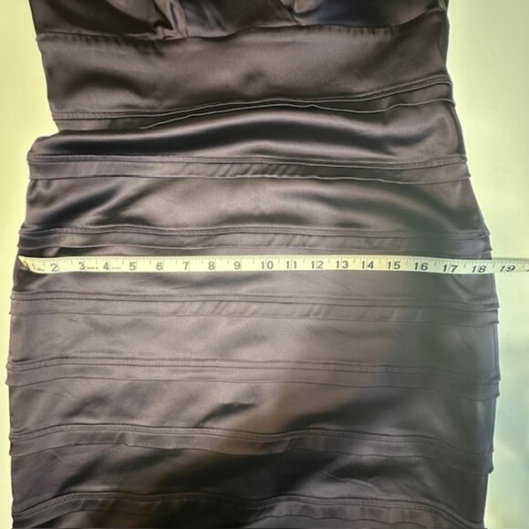 GUESS BY MARCIANO Purple Satin Bodycon V-Neck Sleeveless Midi Dress Size Large - Picture 7 of 10